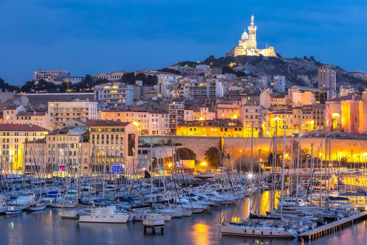 Vue de nuit du Vieux-Port de Marseille
